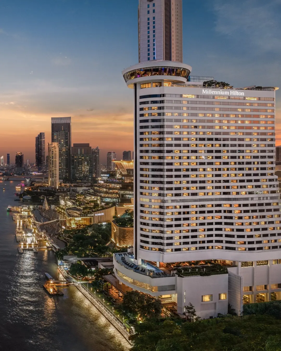 Millennium Hilton Bangkok beside the Chao Phraya River at sunset