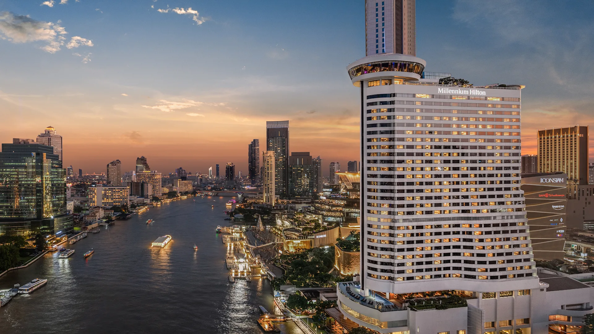 Millennium Hilton Bangkok beside the Chao Phraya River at sunset